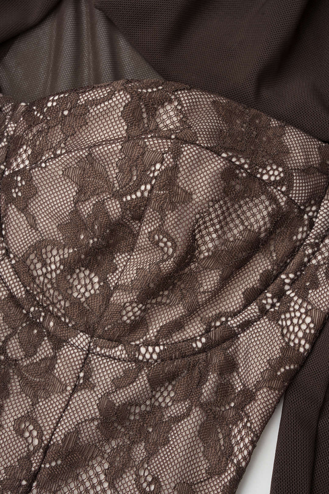 Patchwork mesh body met kant, drapering en watervalhals