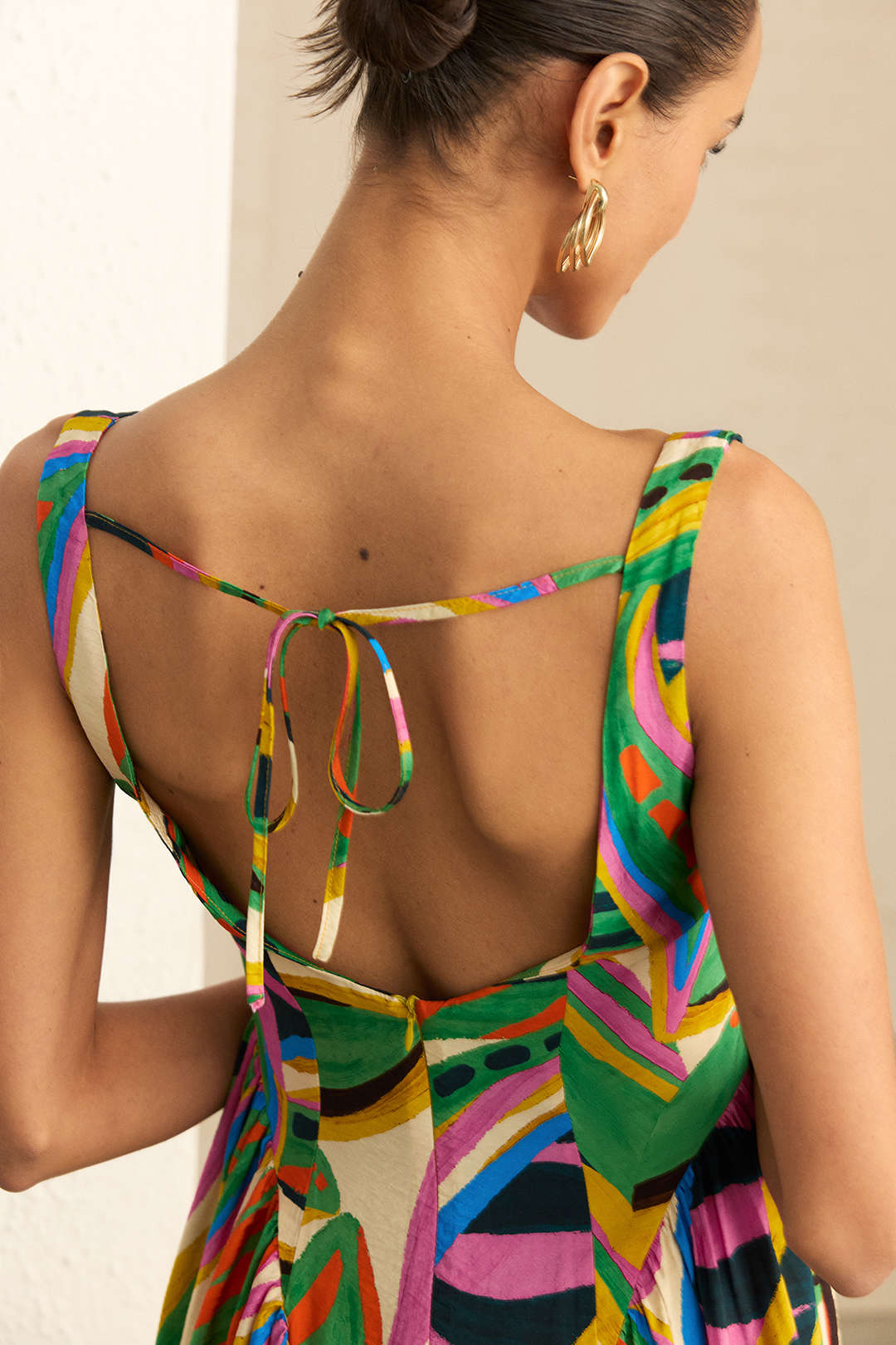 Abstracte print mouwloze maxijurk met ruches