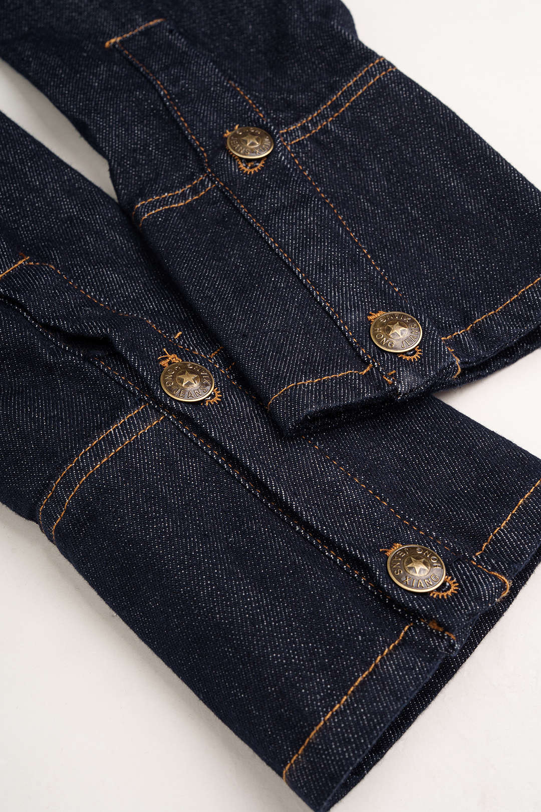 Denim jasje met opstaande kraag en riem