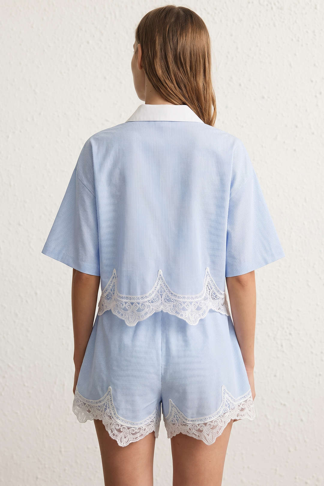 Gestreepte patchwork blouse met kant en korte mouwen