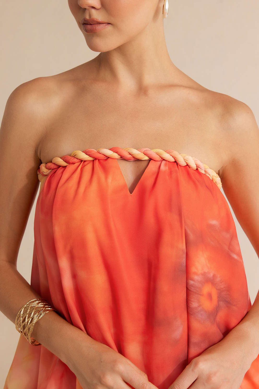 Tie-dye chiffon strapless top met uitsnijding