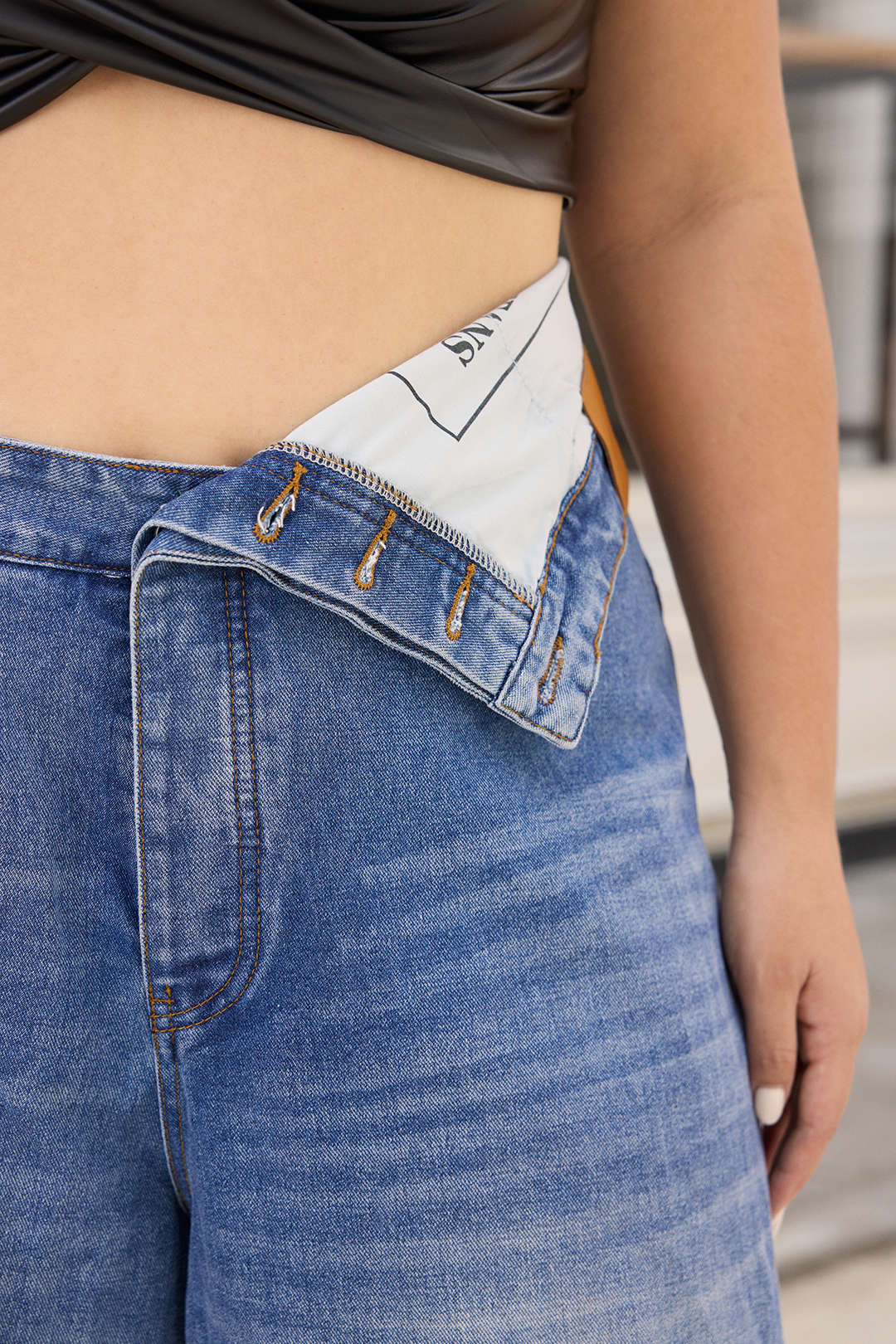 Asymmetrische jeans met hoge taille