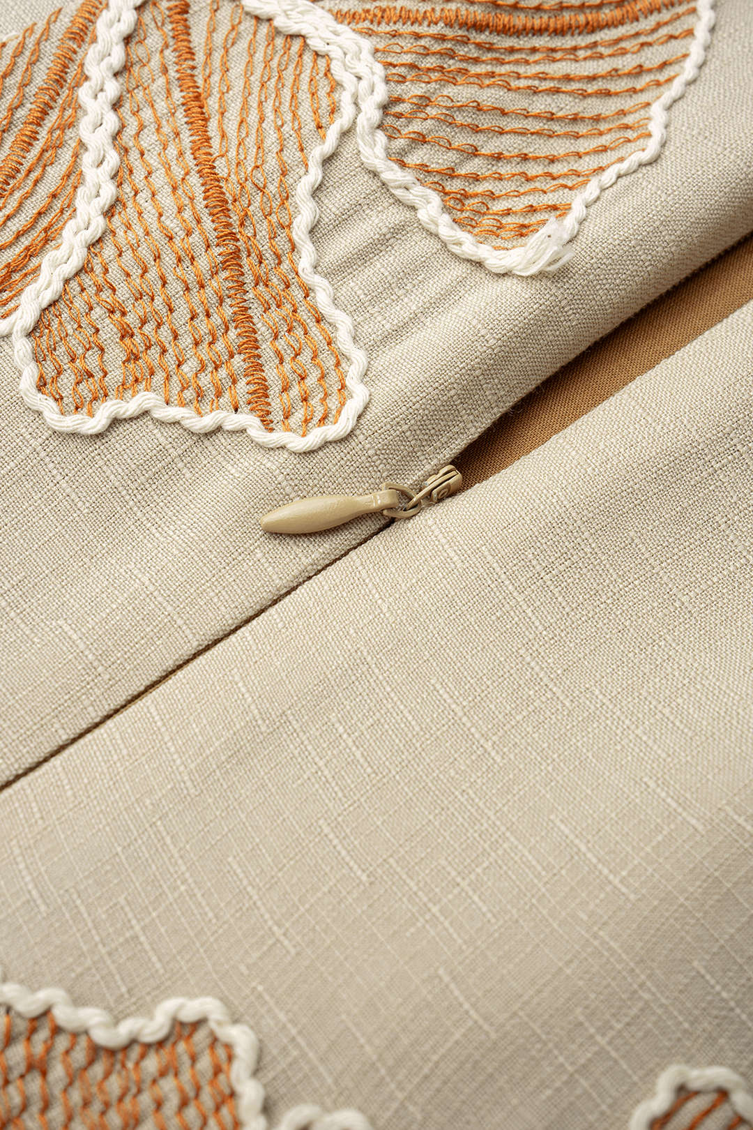 Linnen patchwork maxijurk met borduursel en ruches