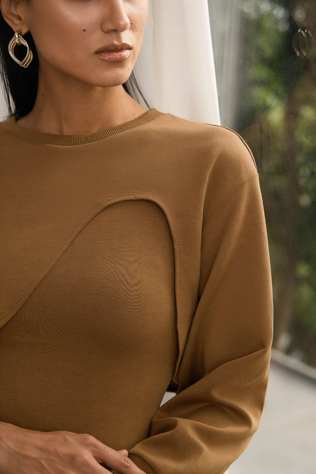 Asymmetrische mouwloze jurk met lange mouwen