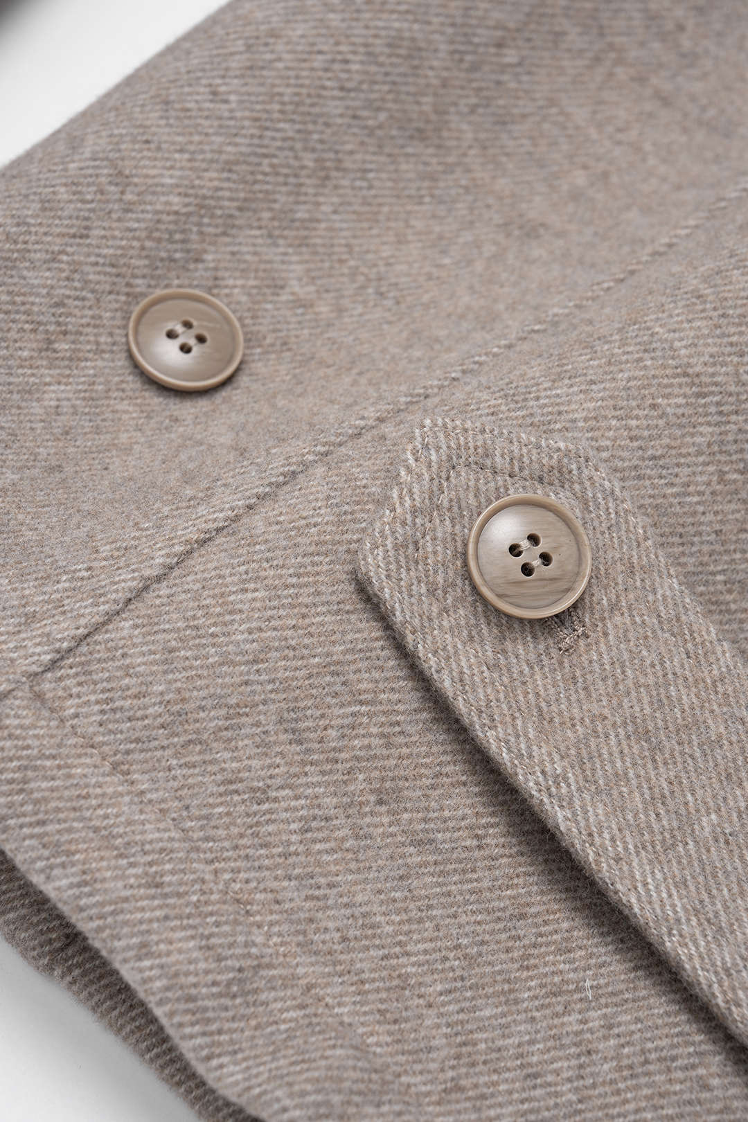 Effen broek met zakken en wijde pijpen