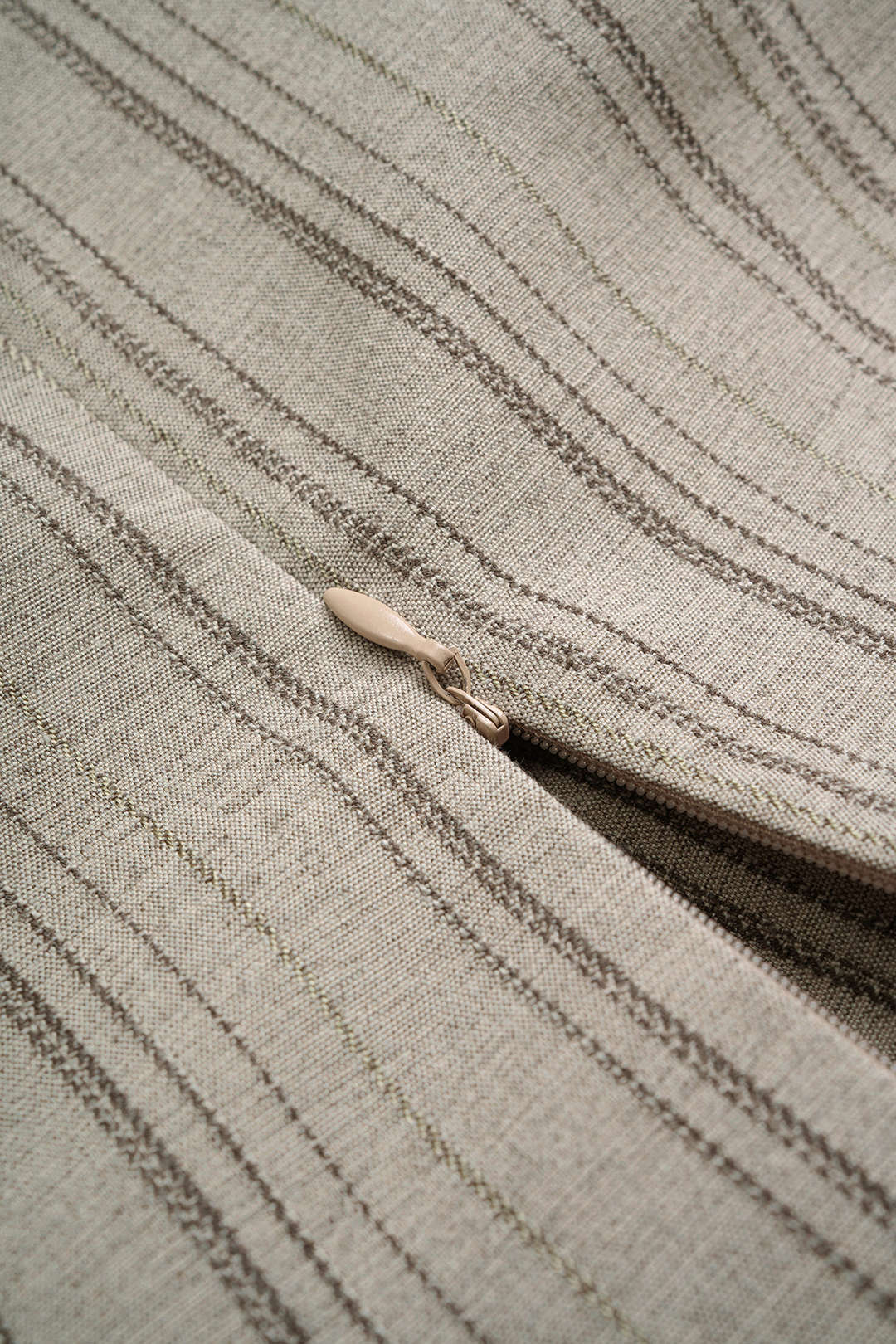 Gestreepte blazer met reverskraag en gedraaid detail