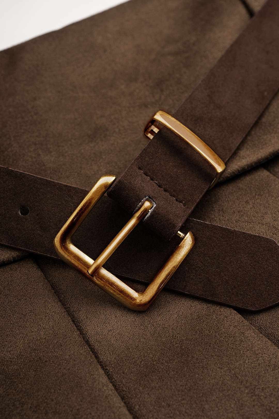 Suède asymmetrische minirok met riem