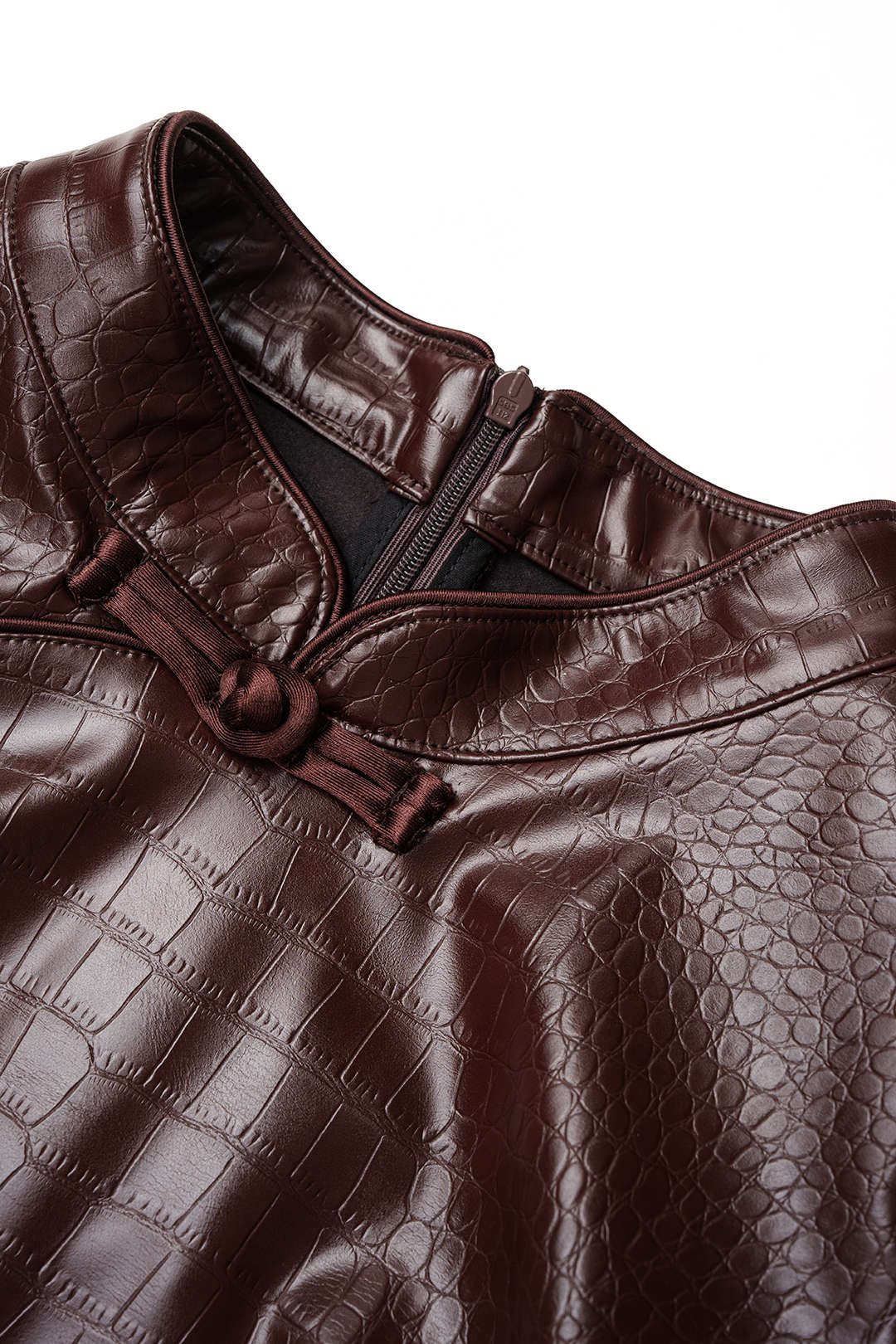 Leren-look asymmetrische midijurk met brandenburgsluiting
