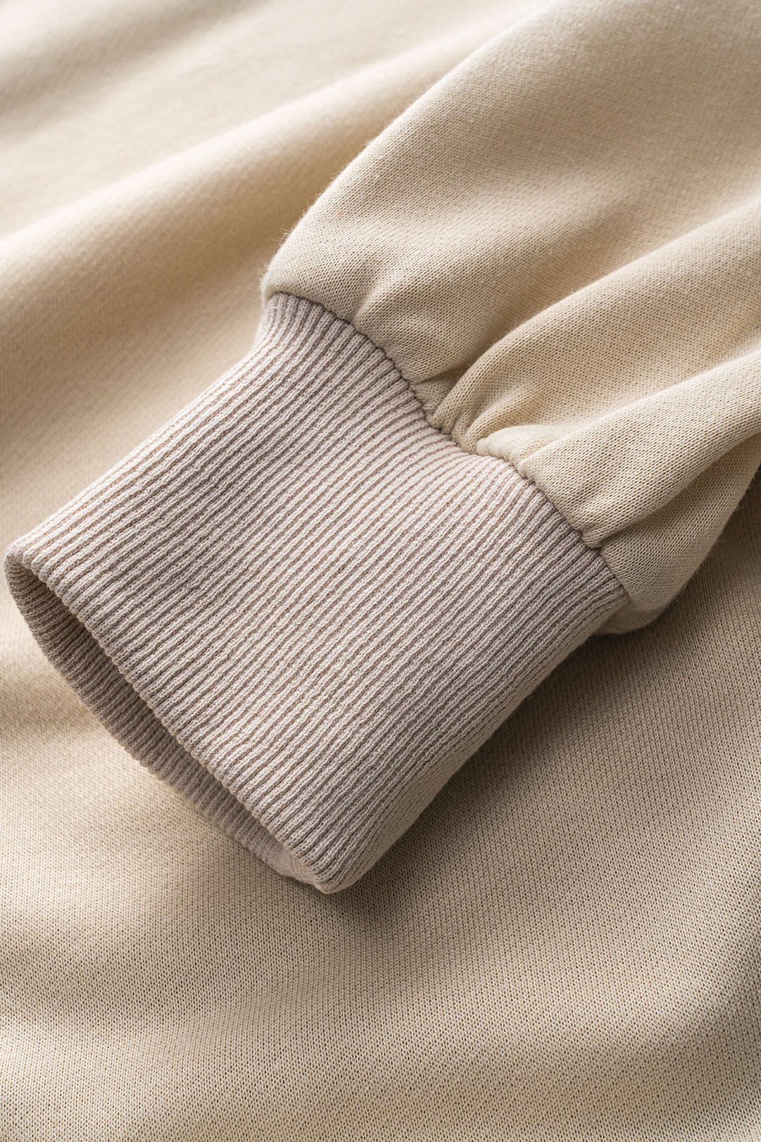 Sweater met ronde hals, riem en lange mouwen