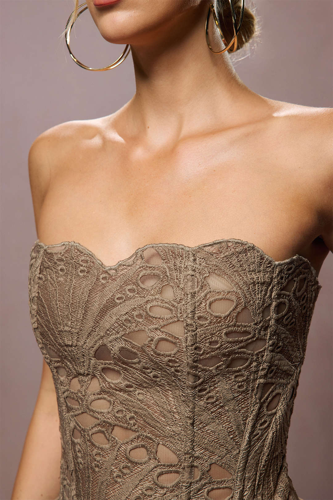 Mesh strapless top met kant