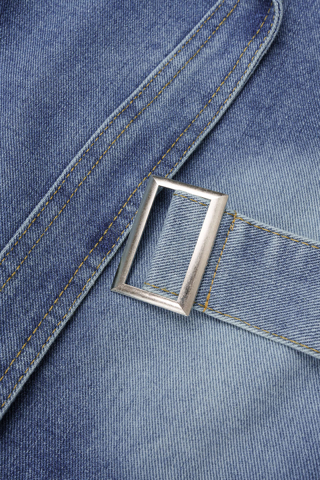 Denim jasje met zakken en riem
