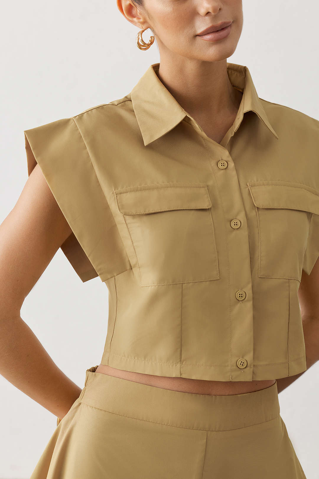 Tanktop met revers, zakken en knoopjes