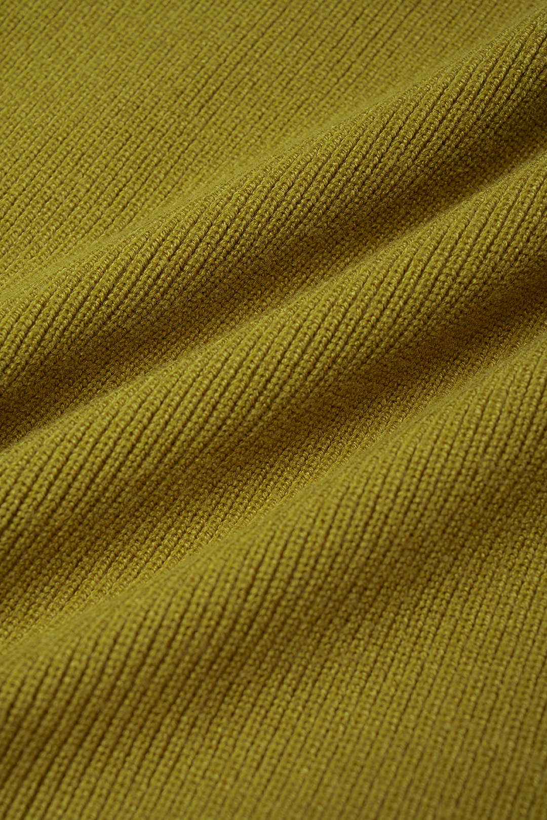 Gebreide metallic top met blote schouders en ruches