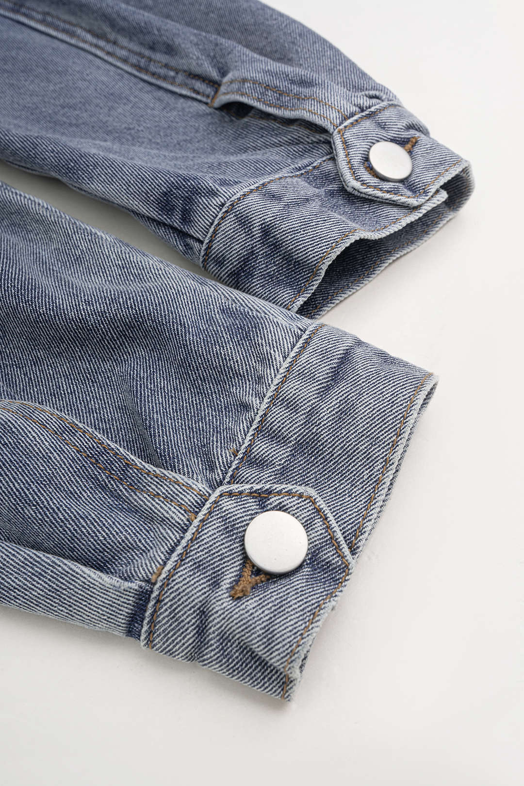 Demi - Denim metallic jasje met knoopjes
