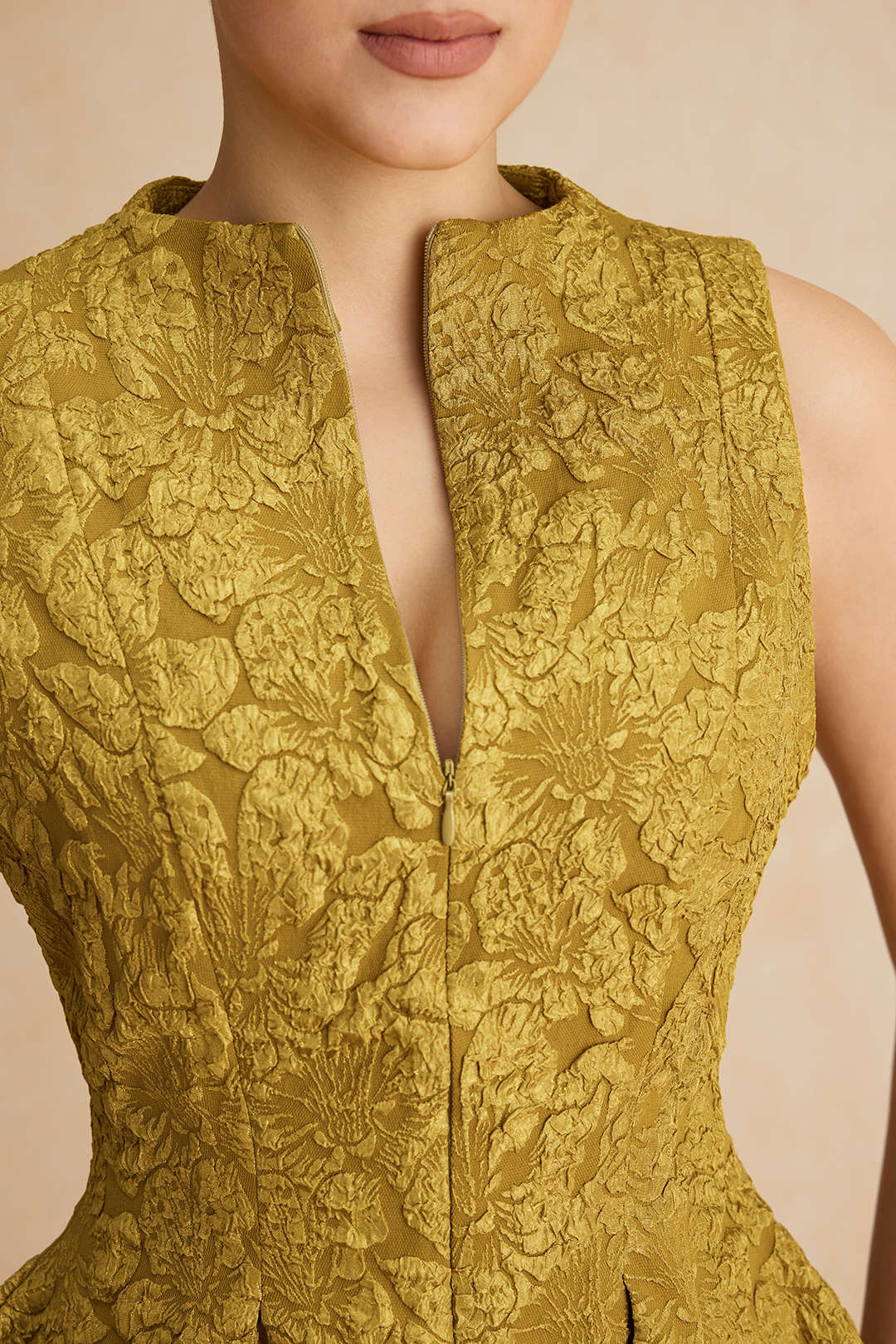 Alma - Jacquard mouwloze minijurk met ruches