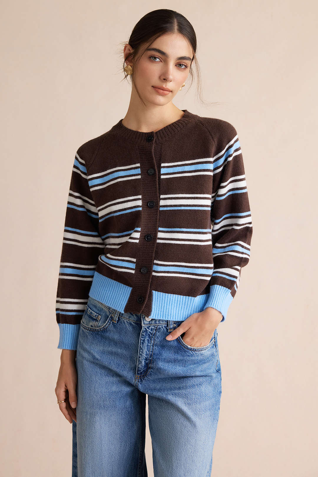 Dana - Gebreid vest met knoopjes