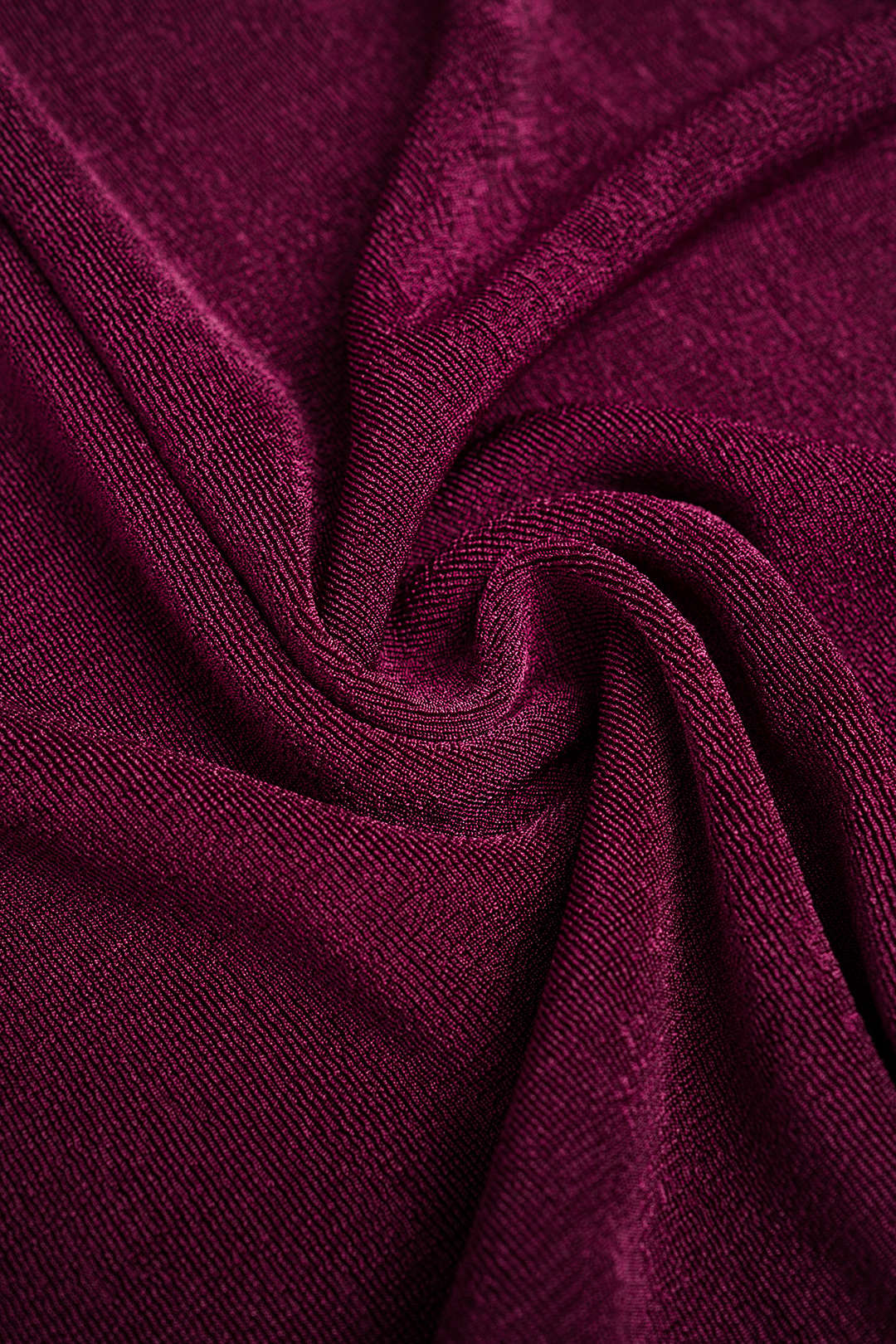 Asymmetrische maxijurk met ruches en ronde hals