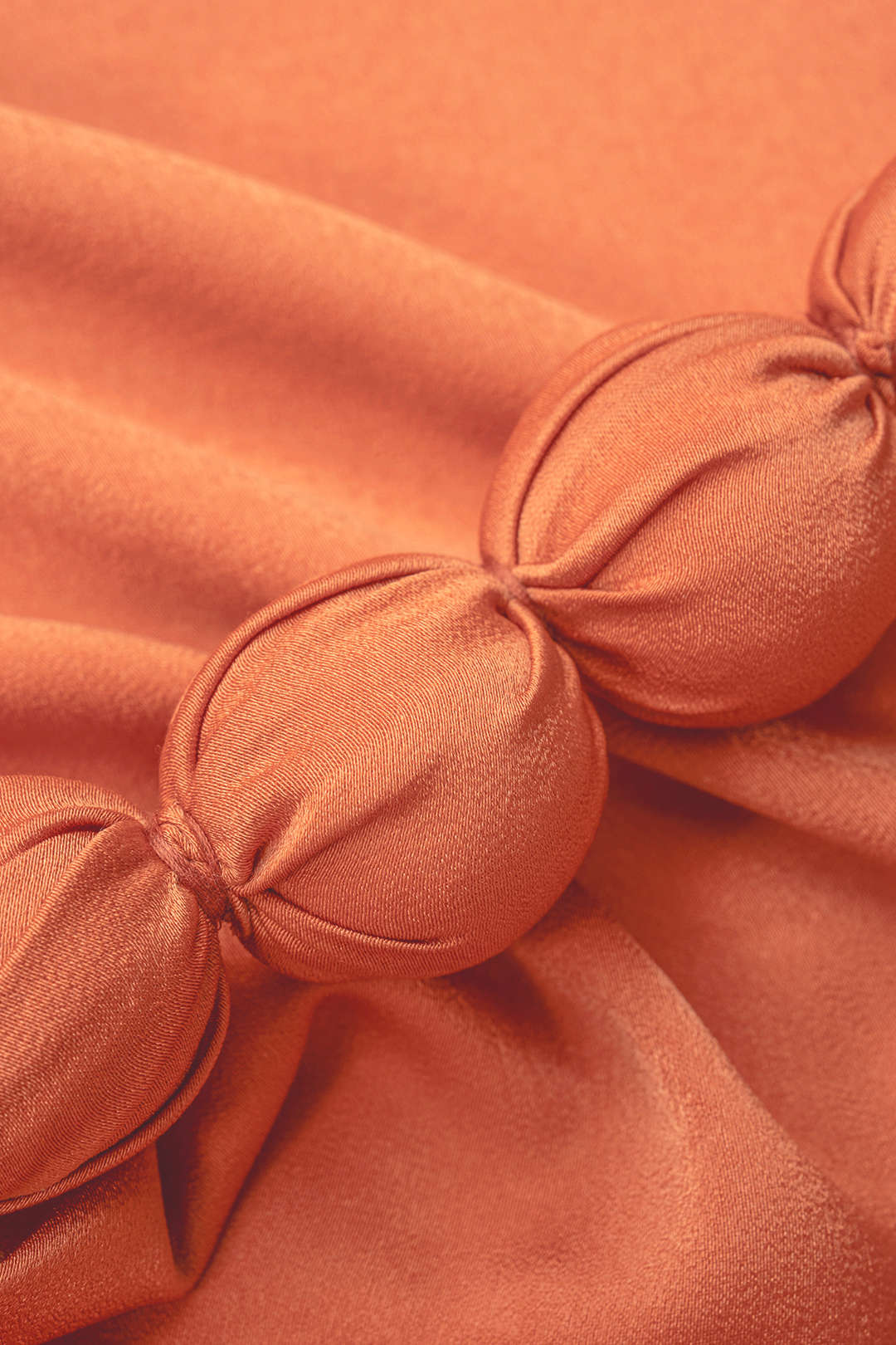 Satijnen tanktop met halternek, drapering en watervalhals