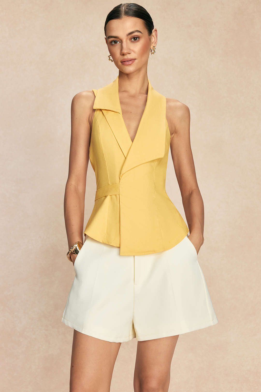 Linnen asymmetrische tanktop met V-hals en knoopdetail