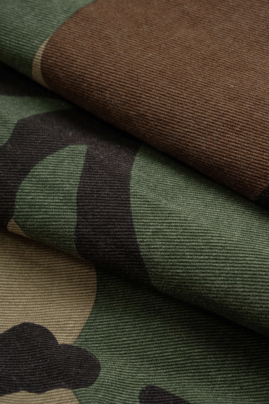 Camouflage patchwork minirok met rafelrand en franjes