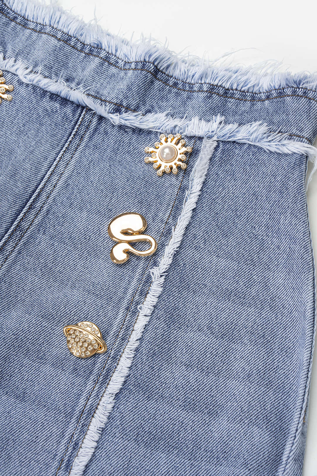 Metallic jeans met rafelrand, hoge taille en wijde pijpen