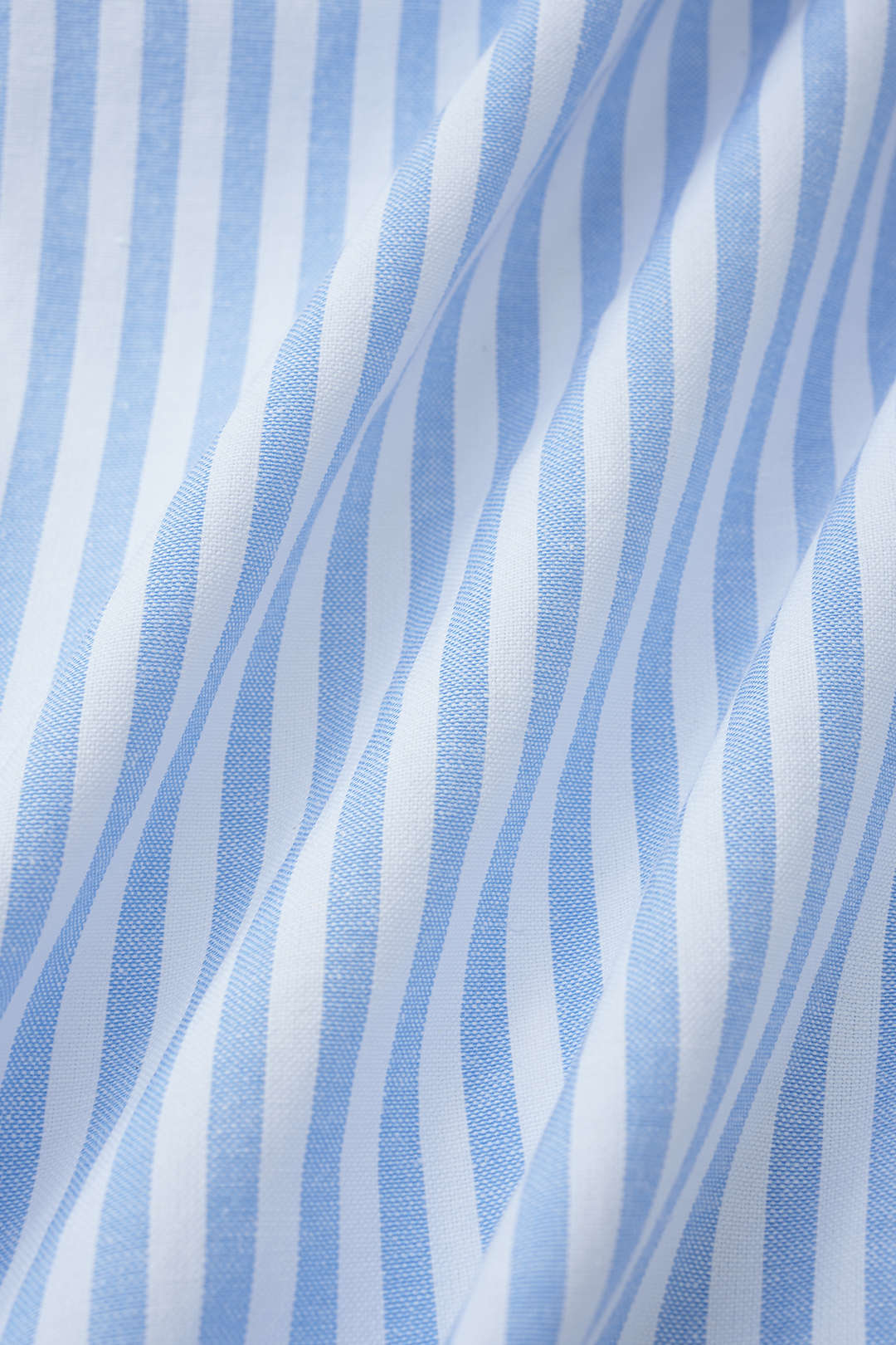 Gestreepte blouse met V-hals, knoopjes en korte mouwen