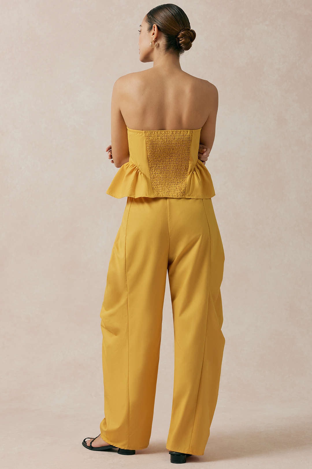 Effen broek met ruches en ballonmodel