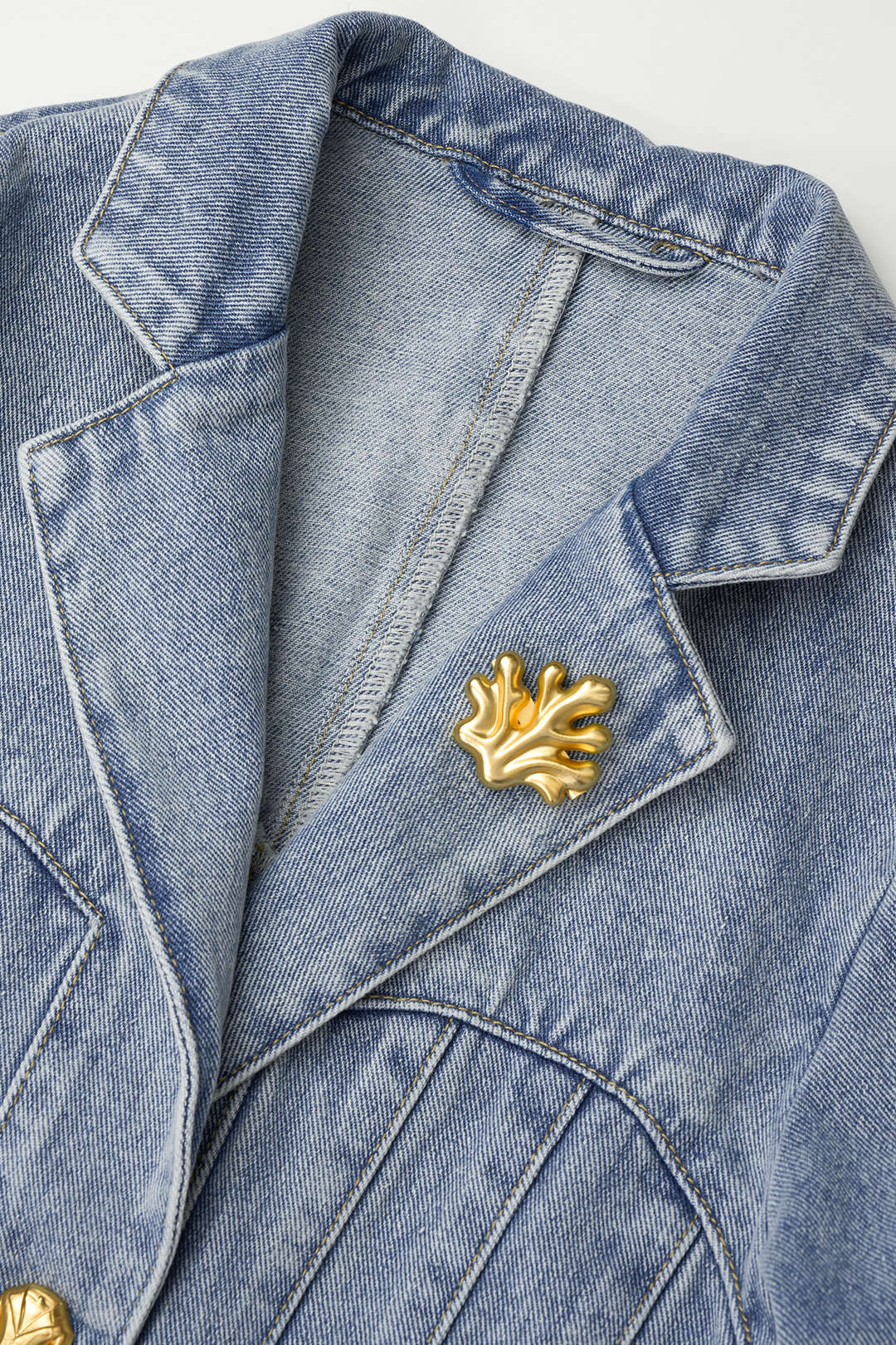 Esmee - Denim metallic jasje met knoopjes