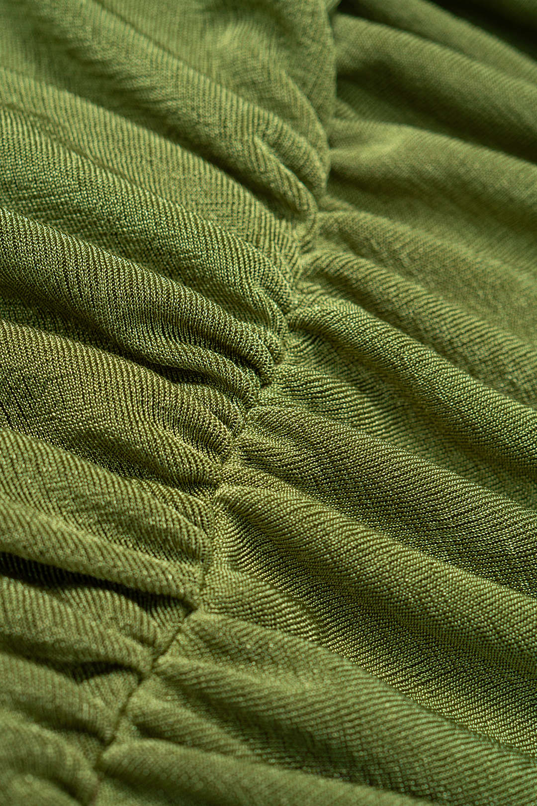 Maud - Metallic mouwloze minijurk met V-hals en ruches