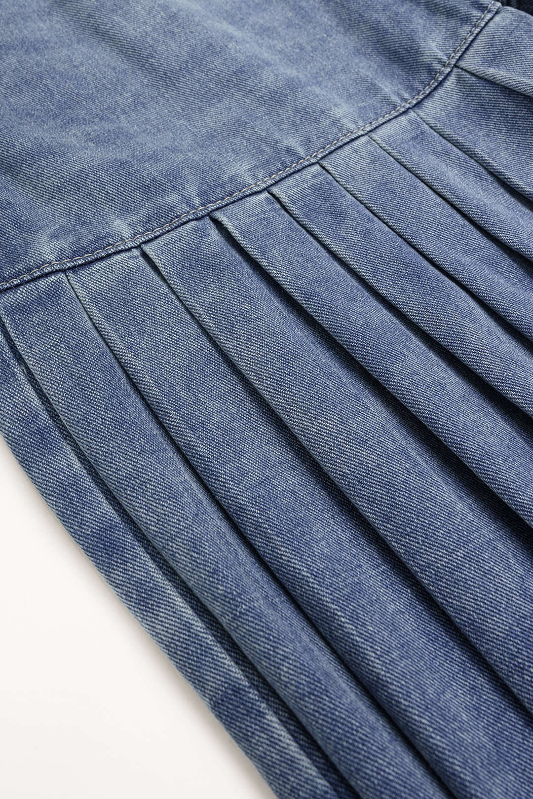 Geplooide jeans met hoge taille en wijde pijpen
