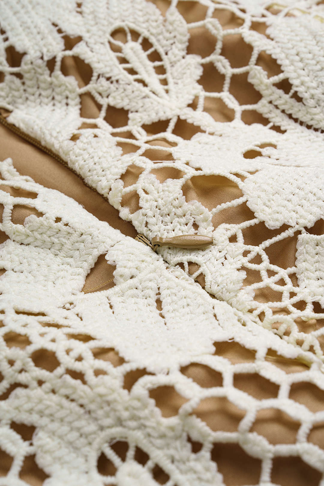 Bloemenprint mouwloze midijurk met ronde hals en uitsnijding