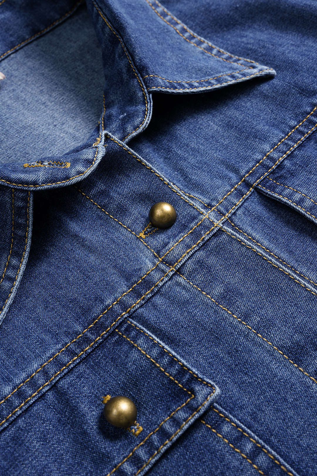 Denim blouse met knoopjes en lange mouwen