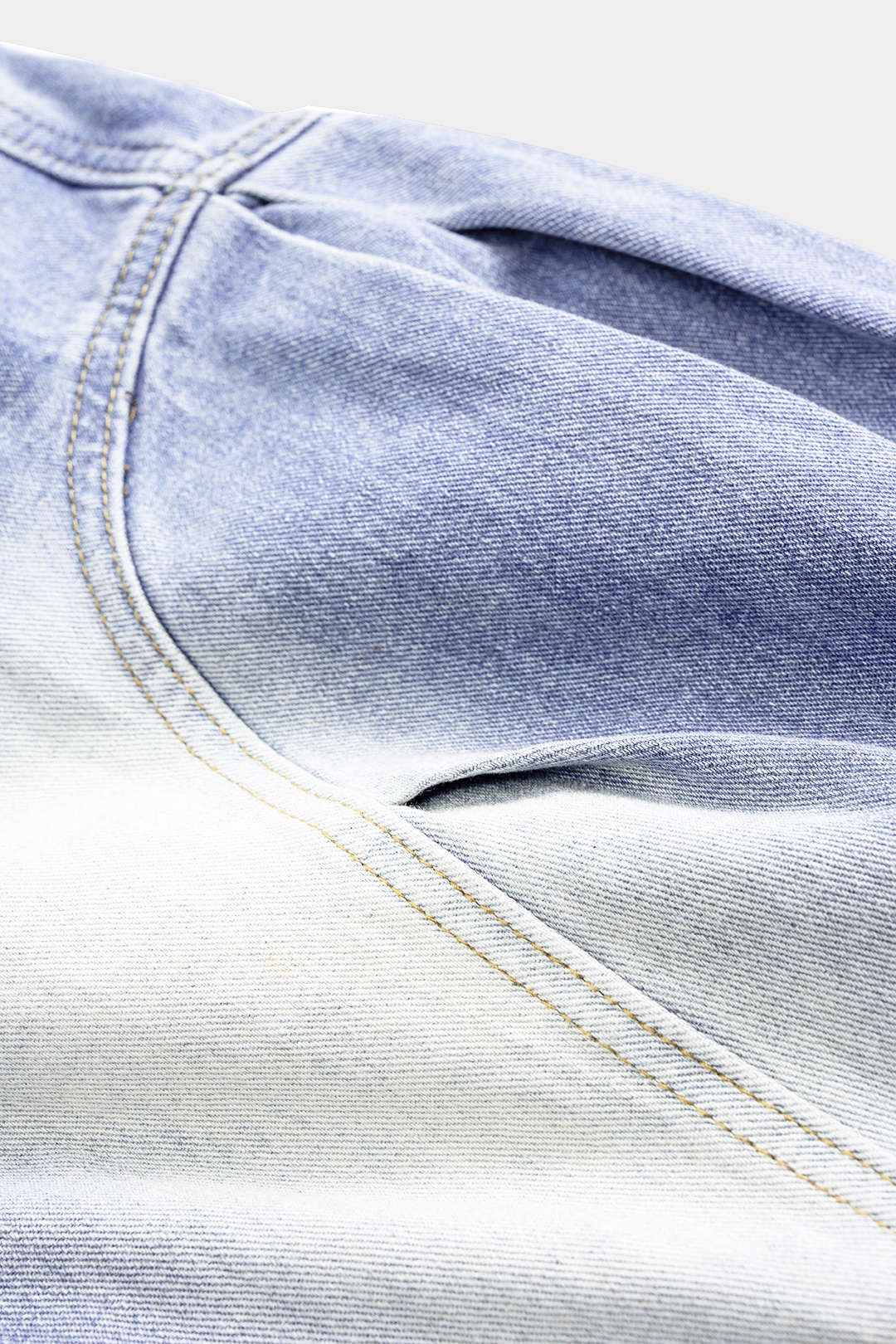 Jeans met trekkoord en smokwerk