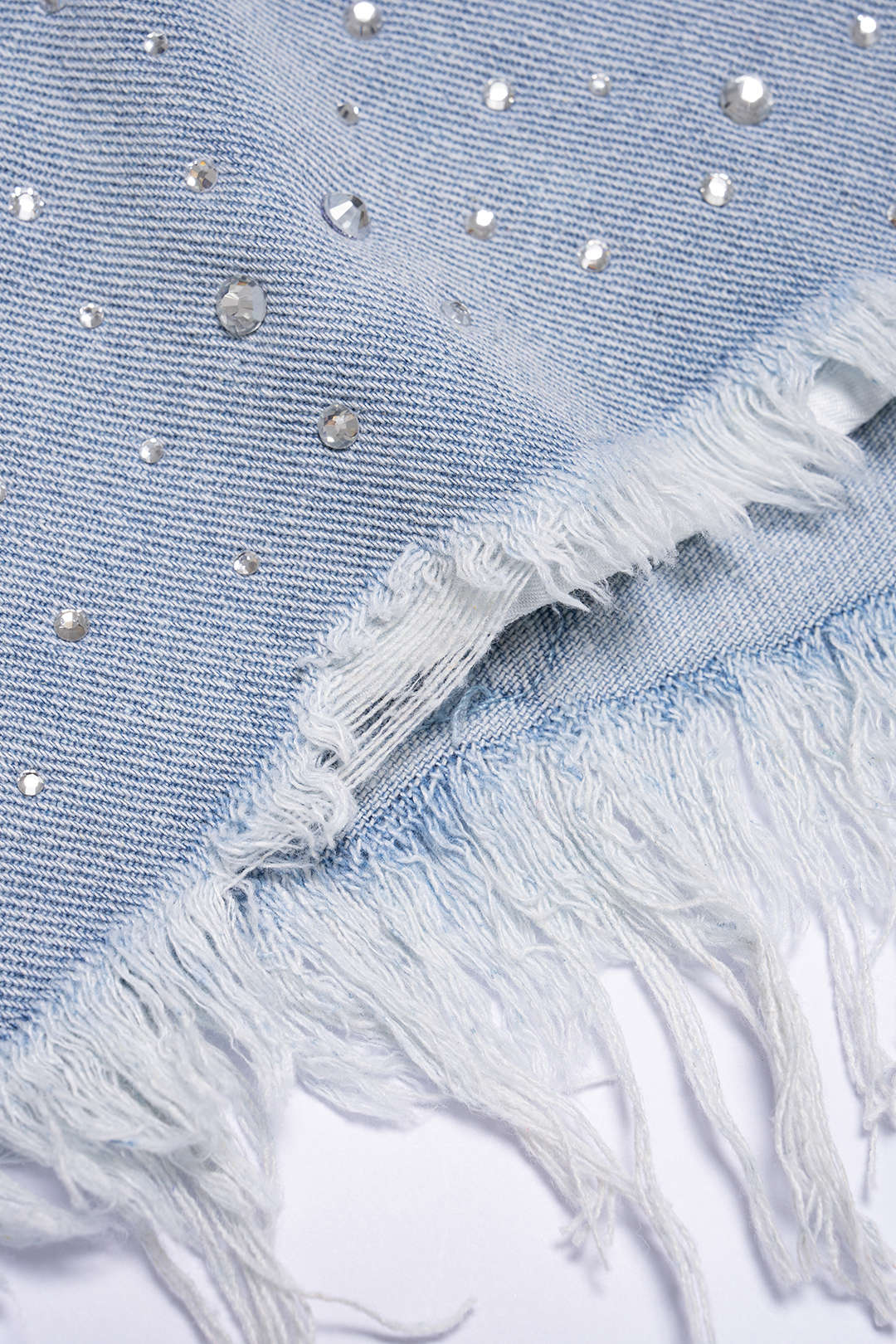 Denim ripped short met uitsnijding en zakken