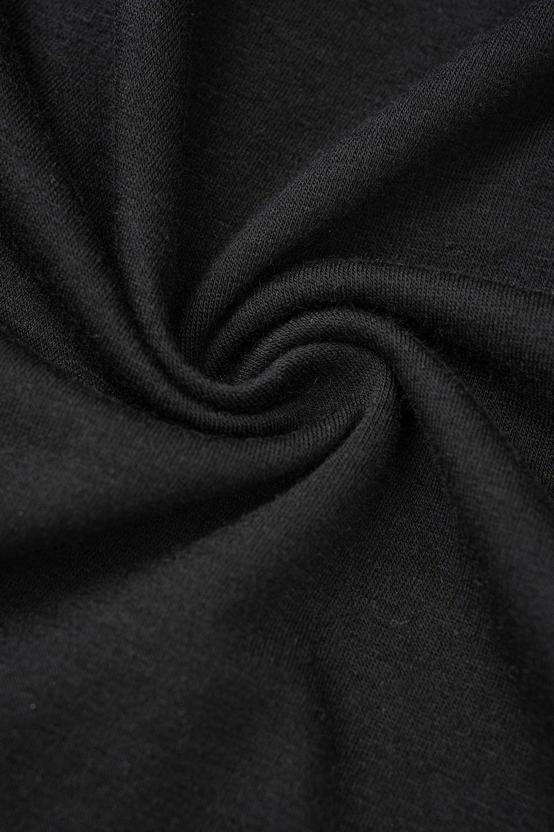 Mouwloze midijurk met halternek, riem en uitsnijding