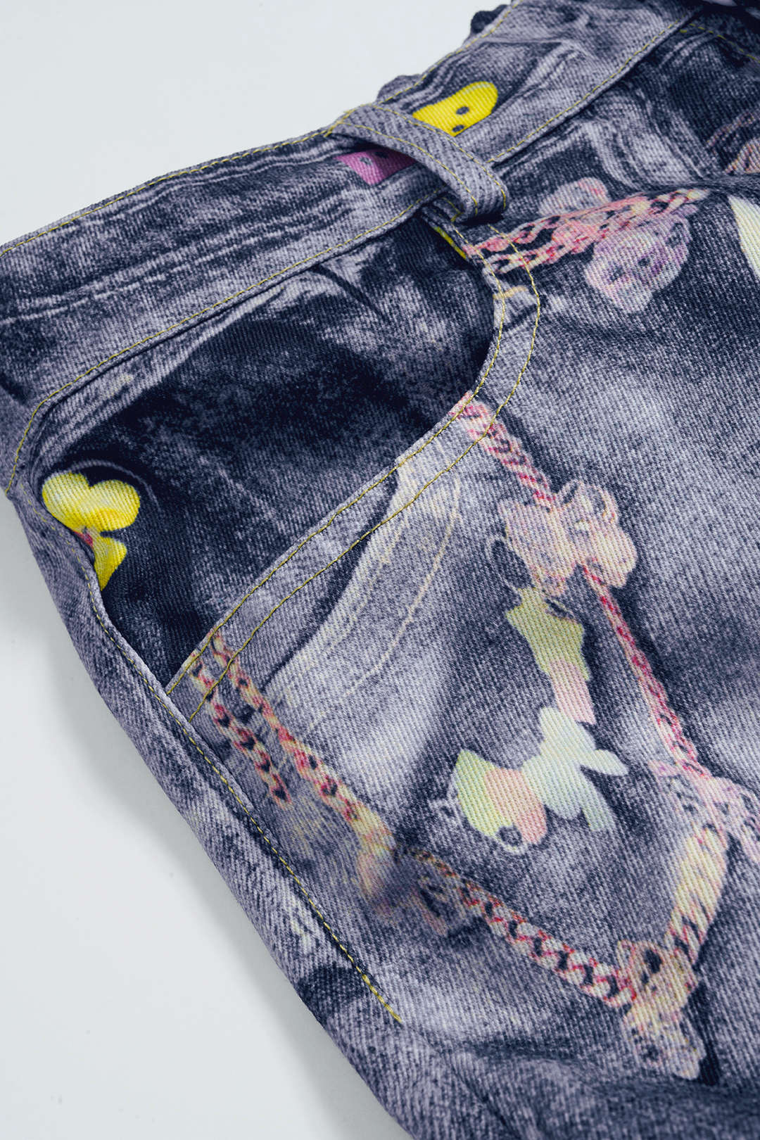 Abstracte print pantalon met knoopjes en wijde pijpen