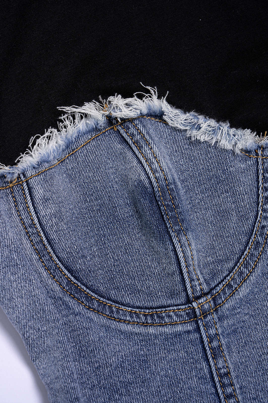 Denim patchwork T-shirt met ronde hals en korte mouwen