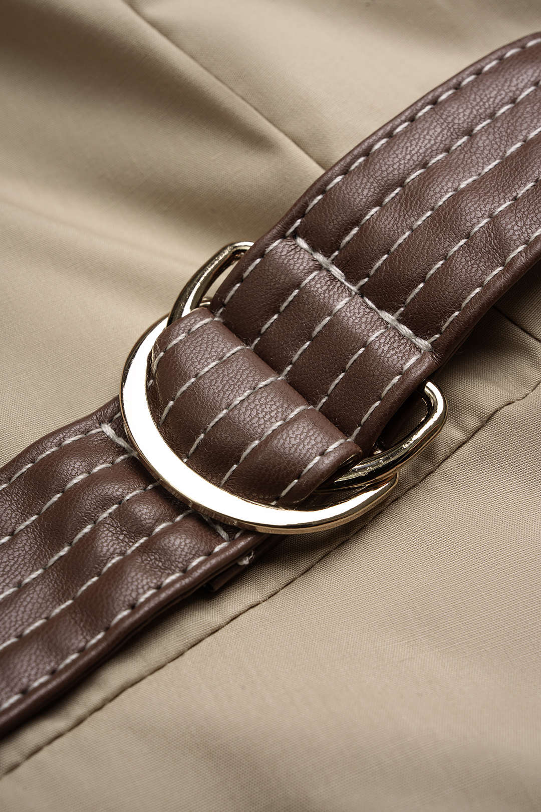 Minijurk met revers, knoopjes en riem