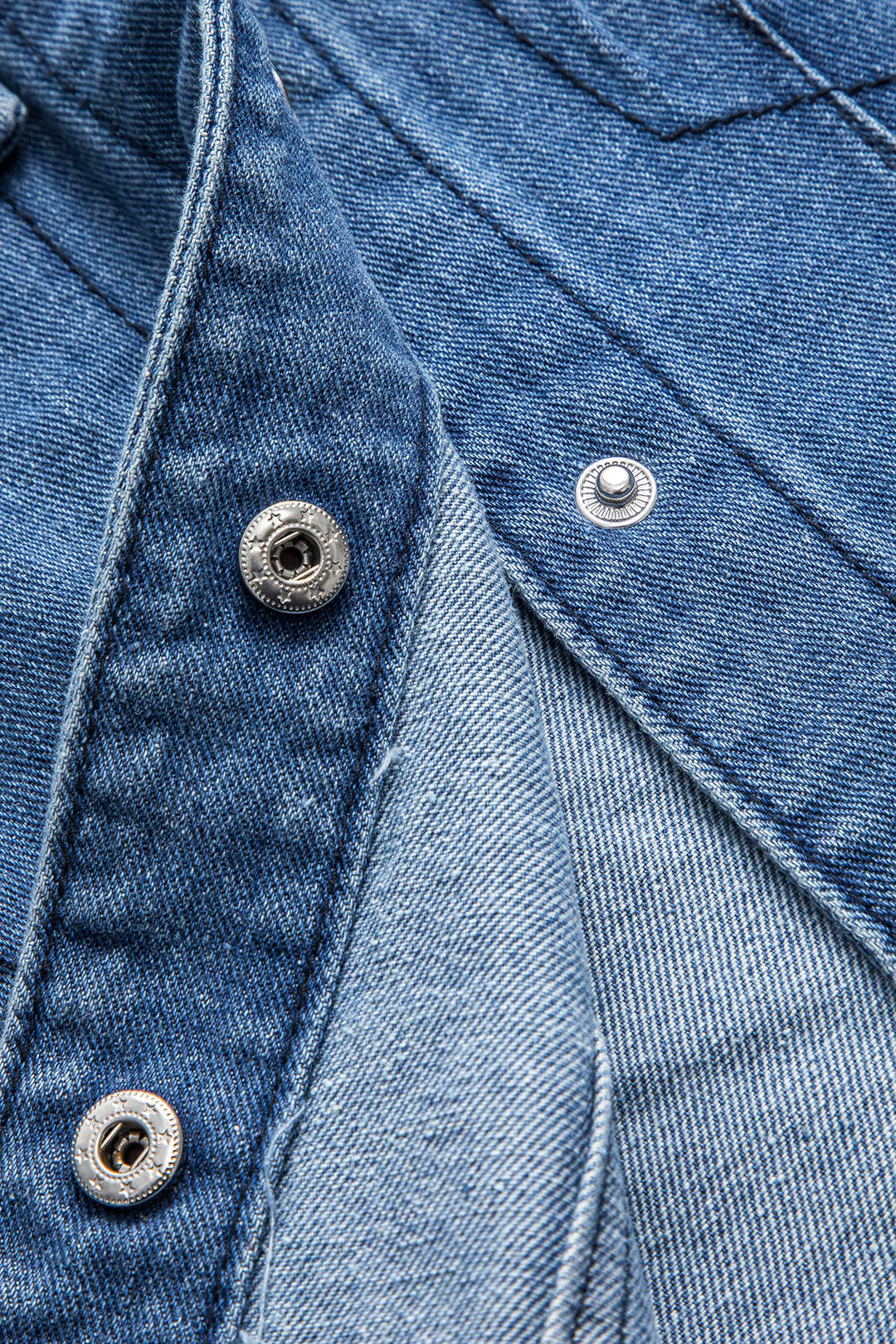 Denim patchwork item met knoopjes, ronde hals en zakken