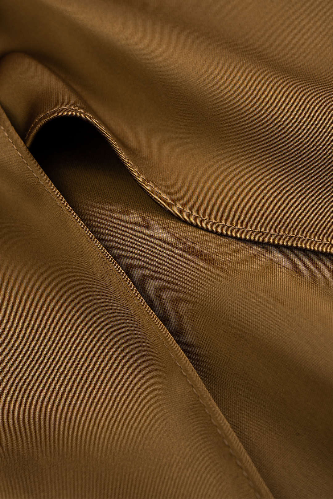 Satijnen metallic midijurk met ruches en korte mouwen