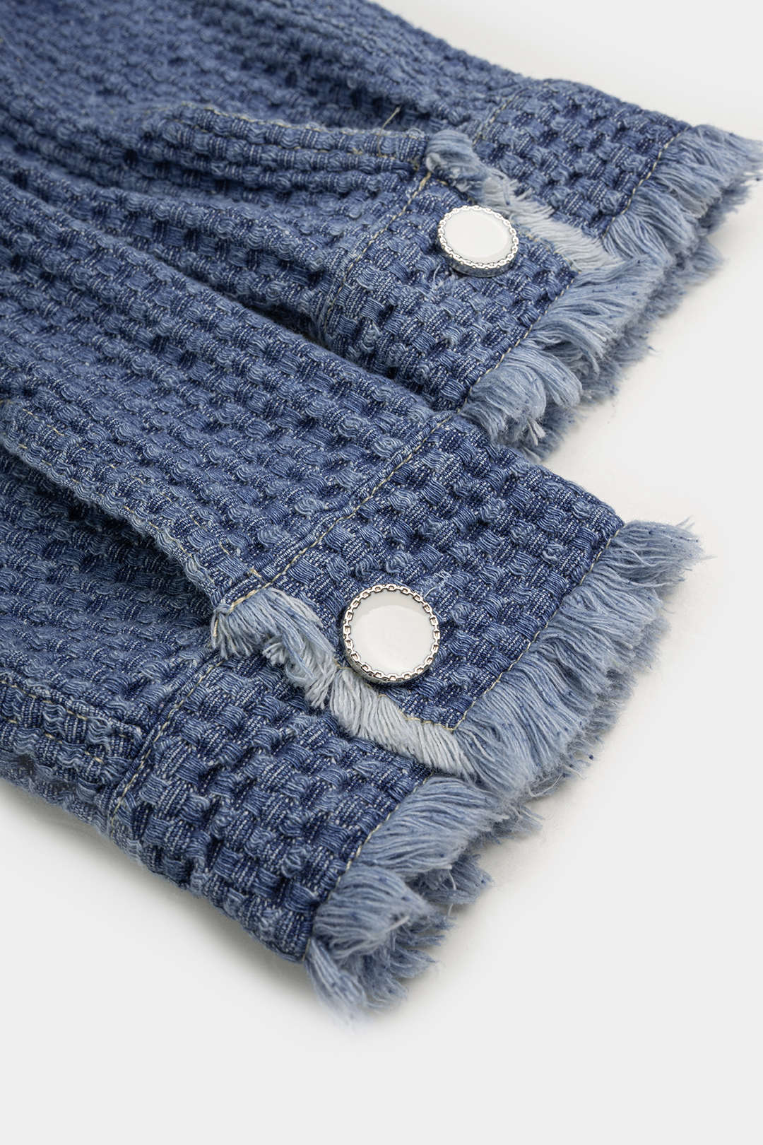 Denim jasje met rafelrand en zakken