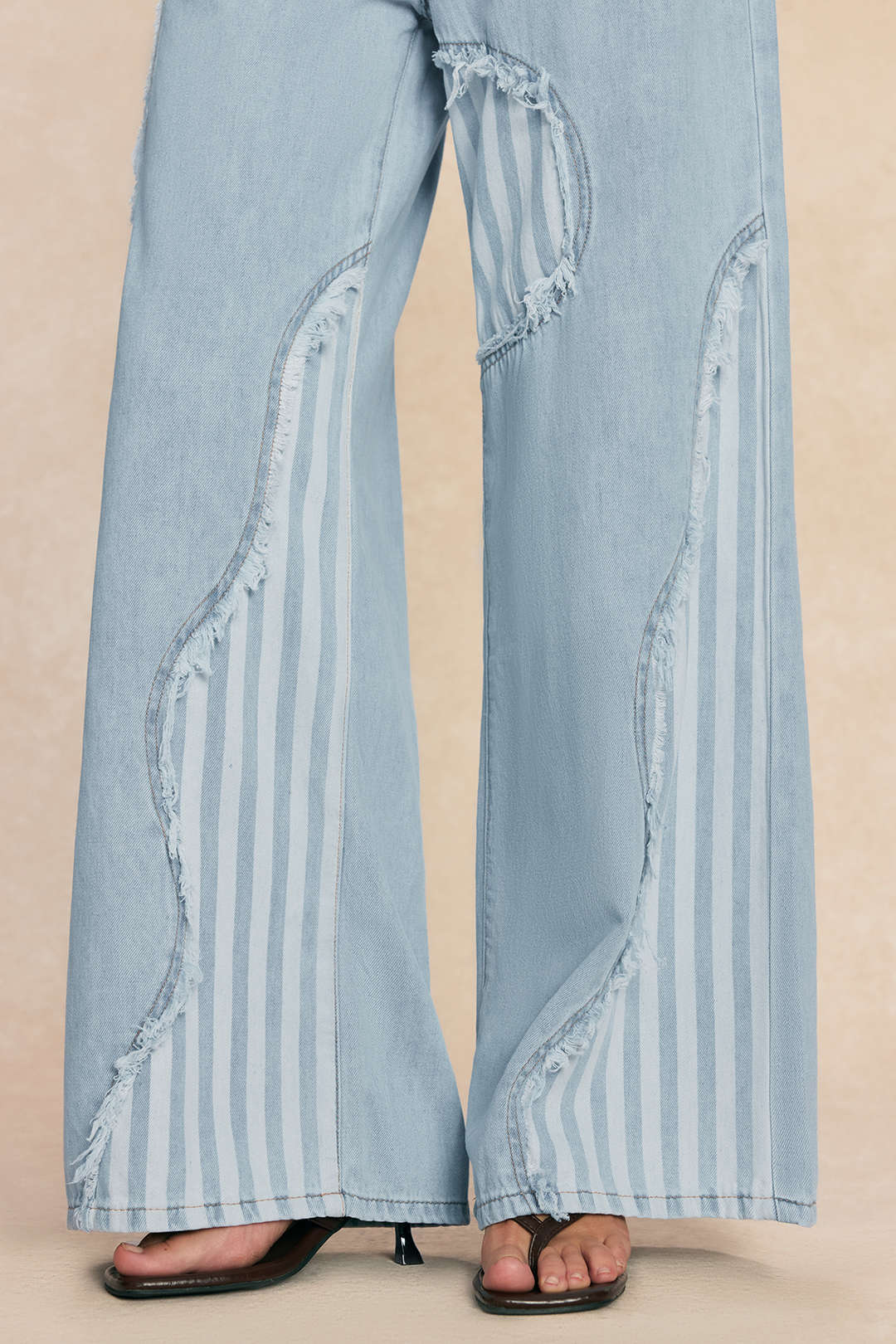 Patchwork jeans met rafelrand en wijde pijpen