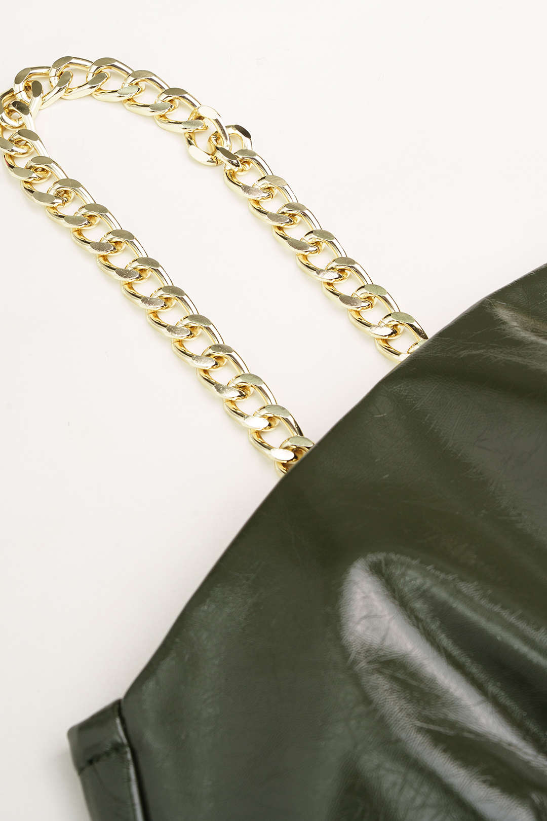 Leren-look metallic top met kettingdetail en ruches
