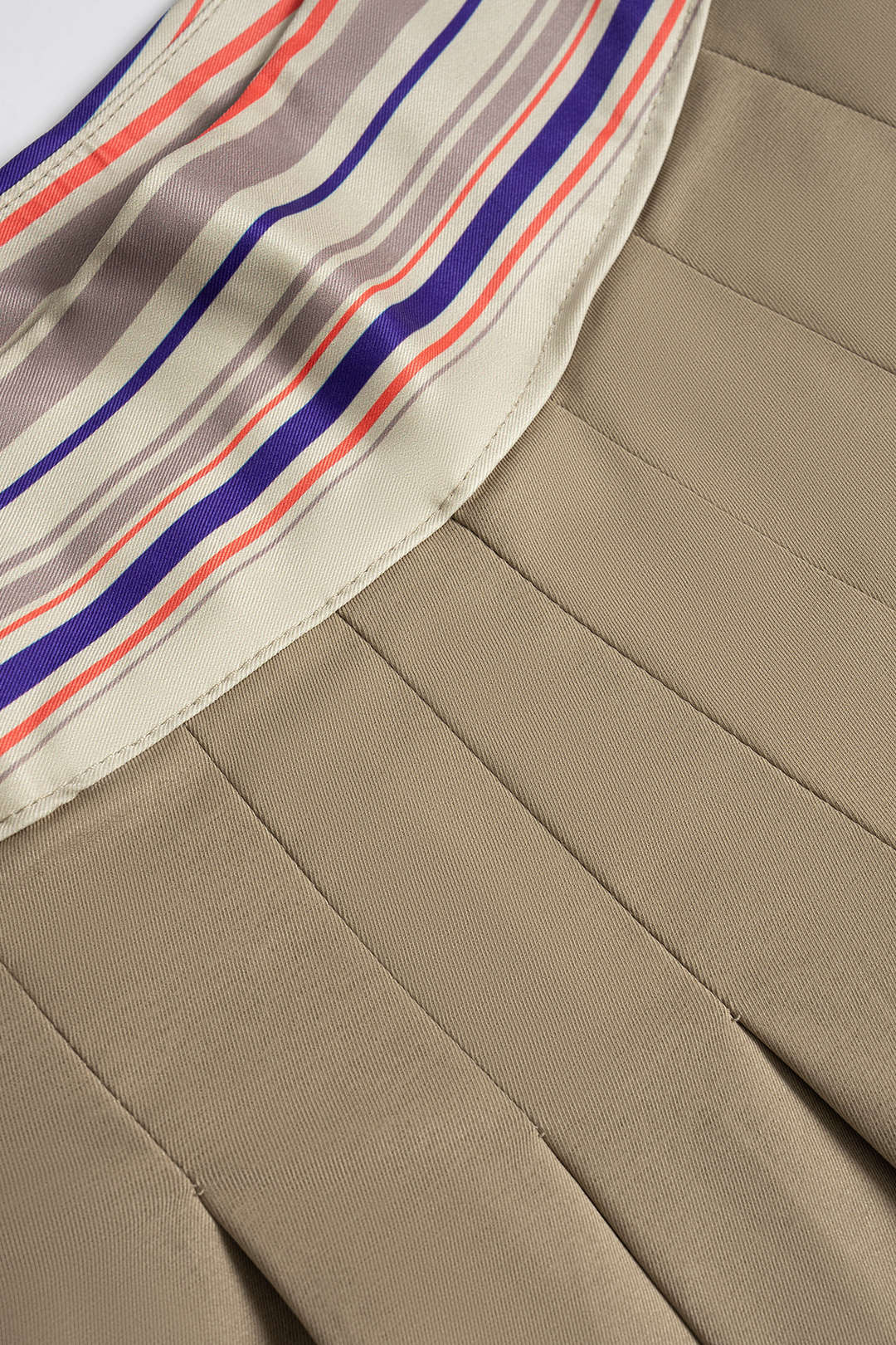 Gestreepte geplooide pantalon met wijde pijpen