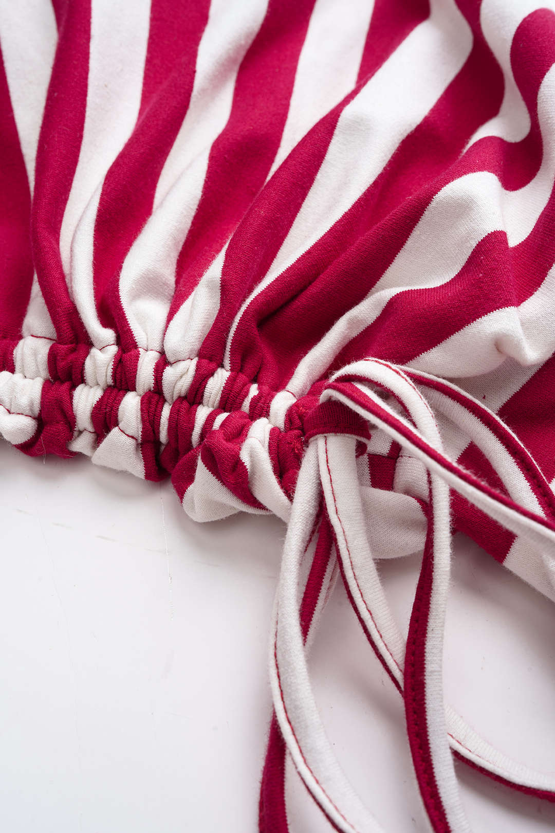 Gestreepte sweater met strik en lange mouwen