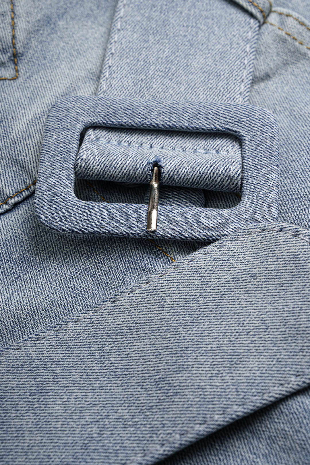 Denim rok met riem, knoopjes en hoge taille