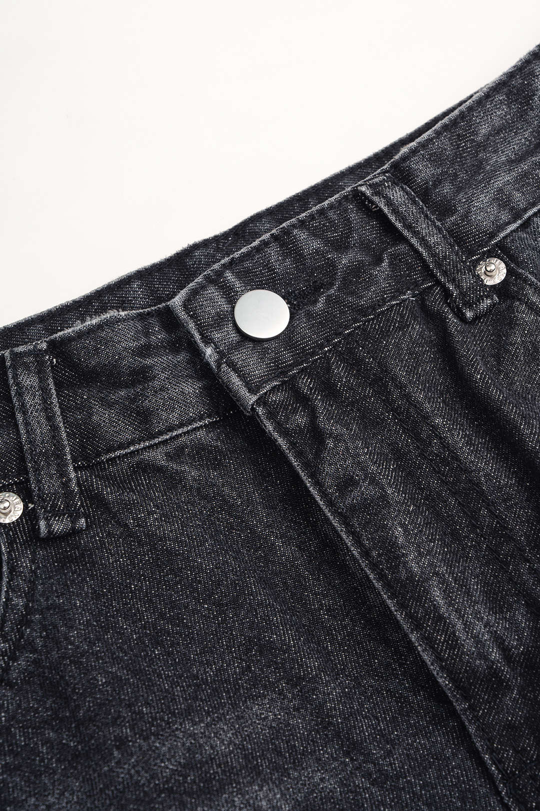 Jeans met studs, ruches en hoge taille