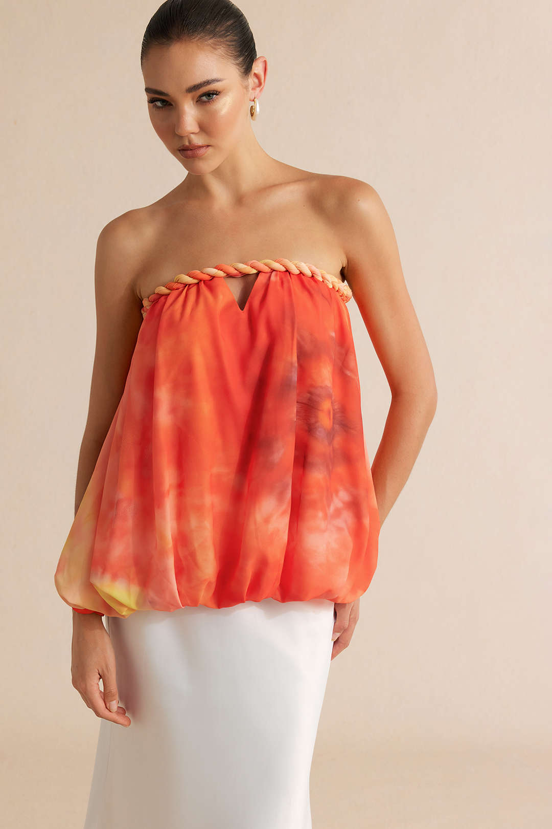 Tie-dye chiffon strapless top met uitsnijding