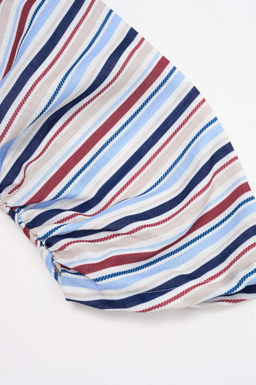 Gestreepte top met revers, strik en knoopjes