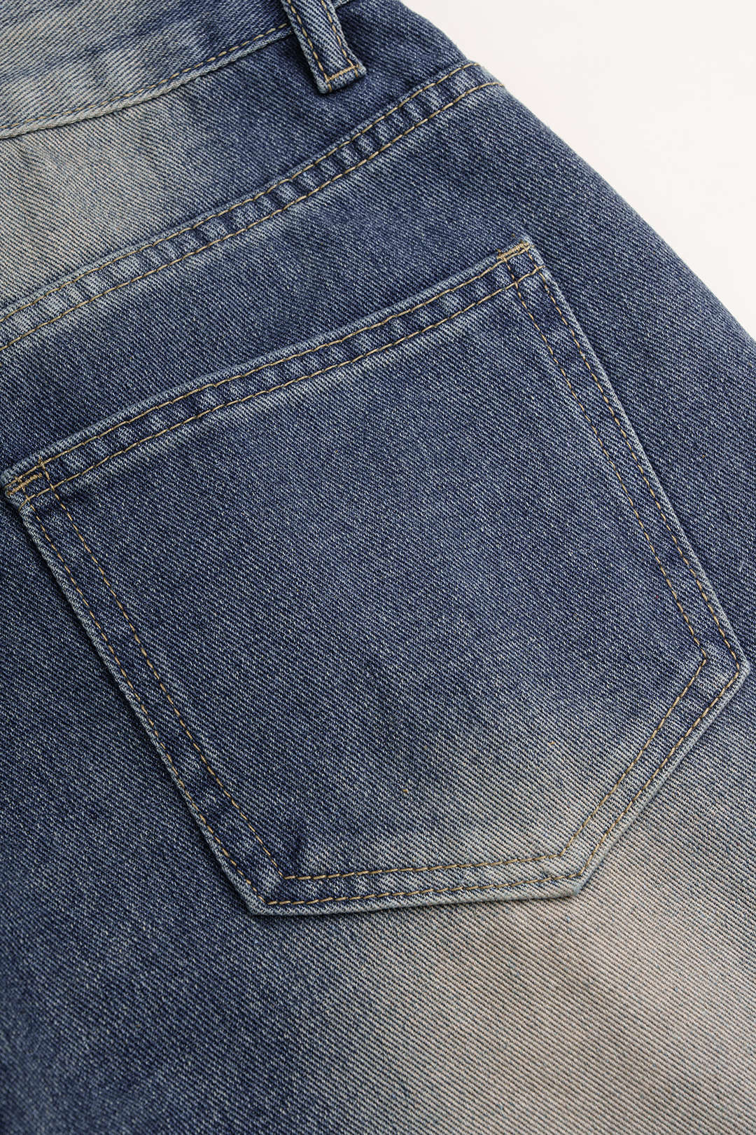 Vesna - Jeans met knoopjes en wijde pijpen